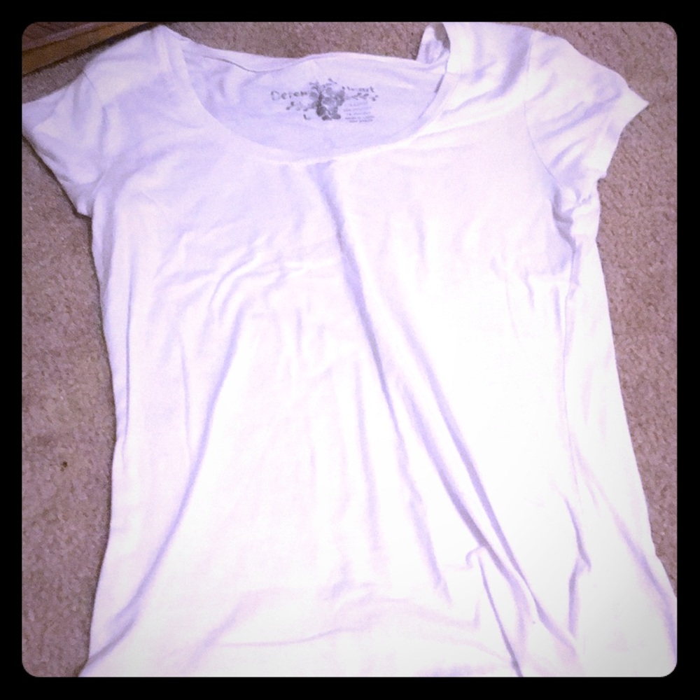 White tee